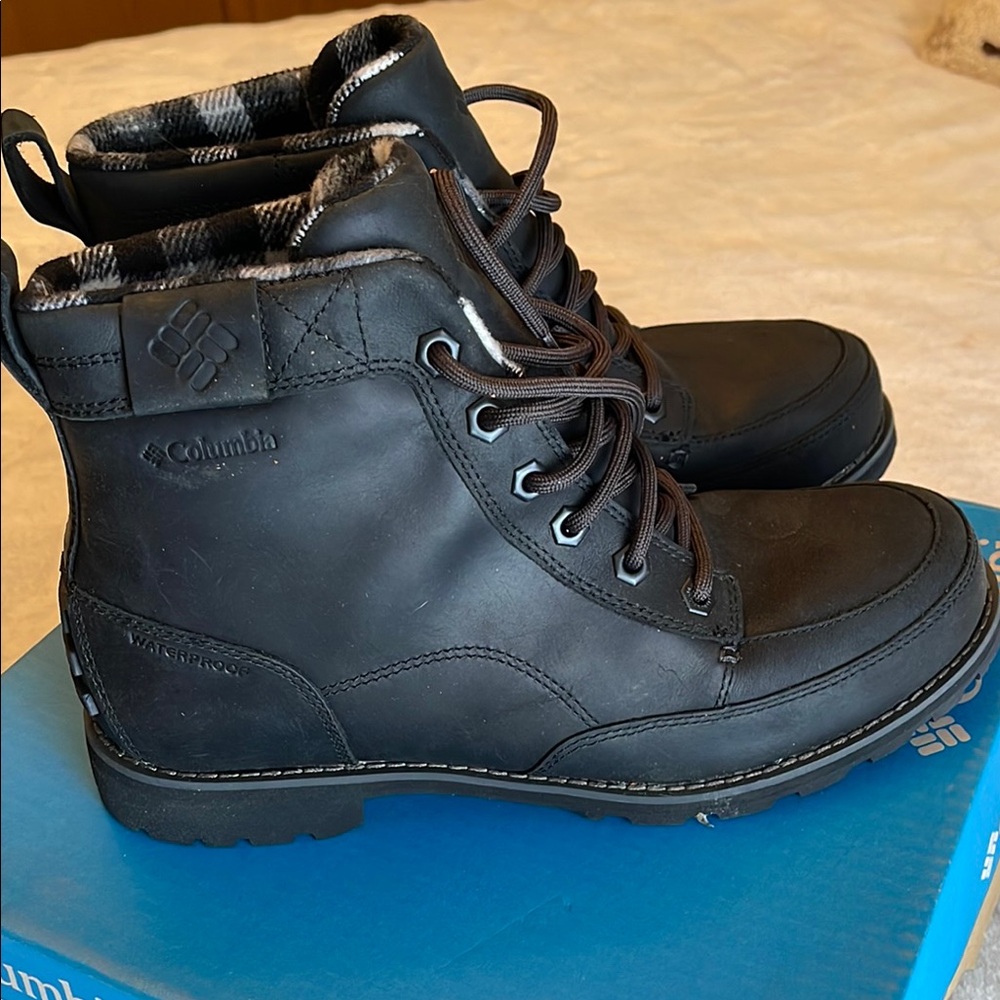 Columbia Men's Black Boots